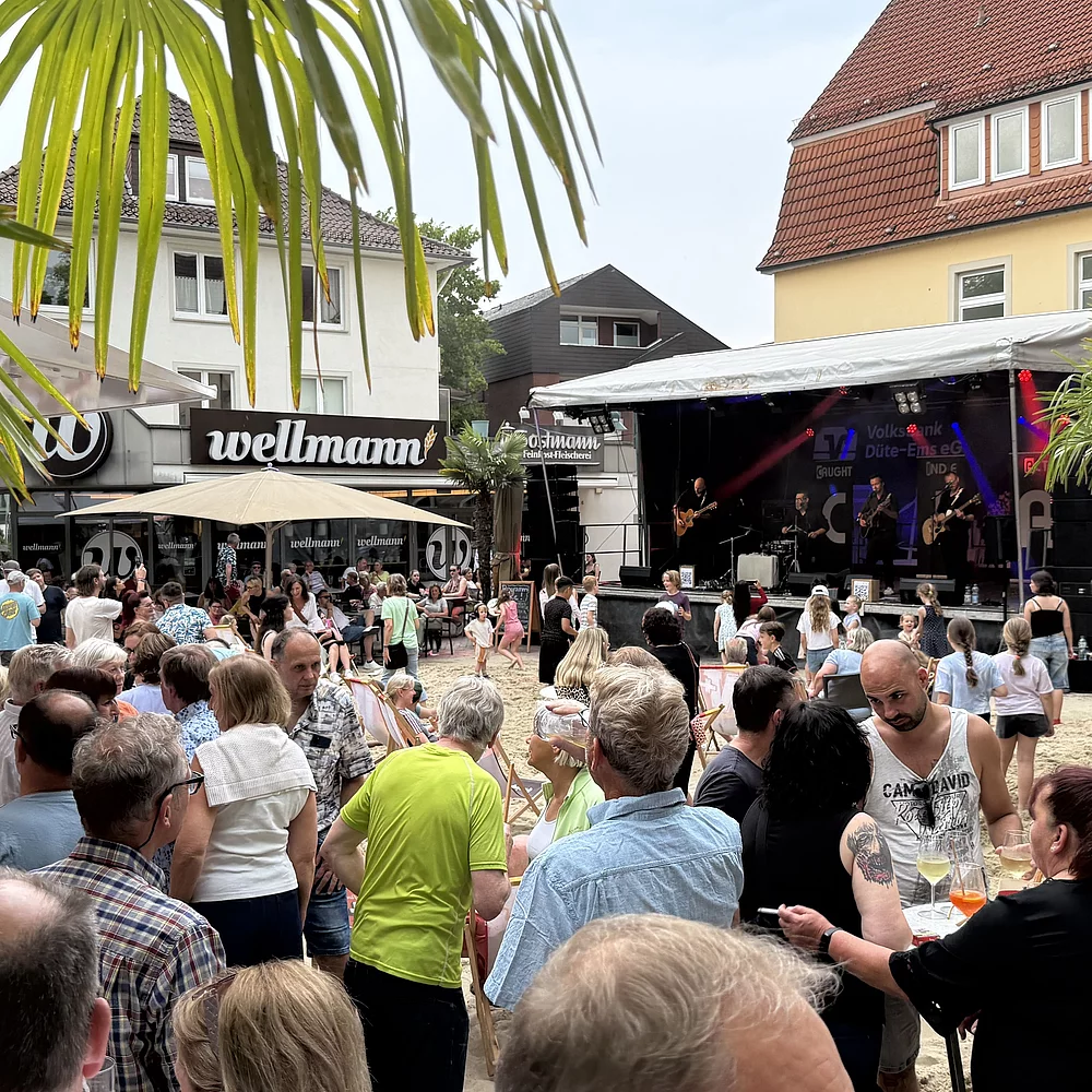 Publikum vor Bühne auf Stadtfest in Georgsmarienhütte