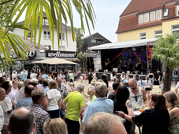 Publikum vor Bühne auf Stadtfest in Georgsmarienhütte