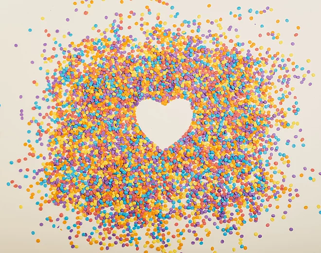 Konfetti mit Herz in der Mitte